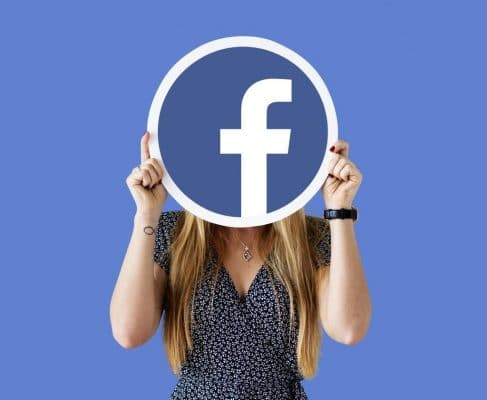 Câu hỏi lúc này là SEO Facebook có thể giúp gì cho doanh nghiệp của tôi? Với 51% người dùng Facebook có nhiều khả năng mua hàng từ các thương hiệu mà họ theo dõi và 80% thương hiệu đều sử dụng mạng xã hội Facebook để kết nối với khách hàng, dù muốn hay không, bạn cần bắt đầu tối ưu hóa SEO trang Fanpage Facebook của doanh nghiệp mình ngay bây giờ.