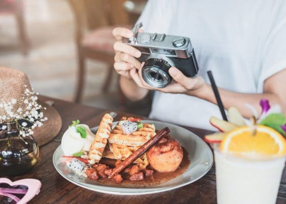 Các công ty khởi nghiệp và công ty đã thành lập đều có thể hưởng lợi từ các dịch vụ truyền thông xã hội.