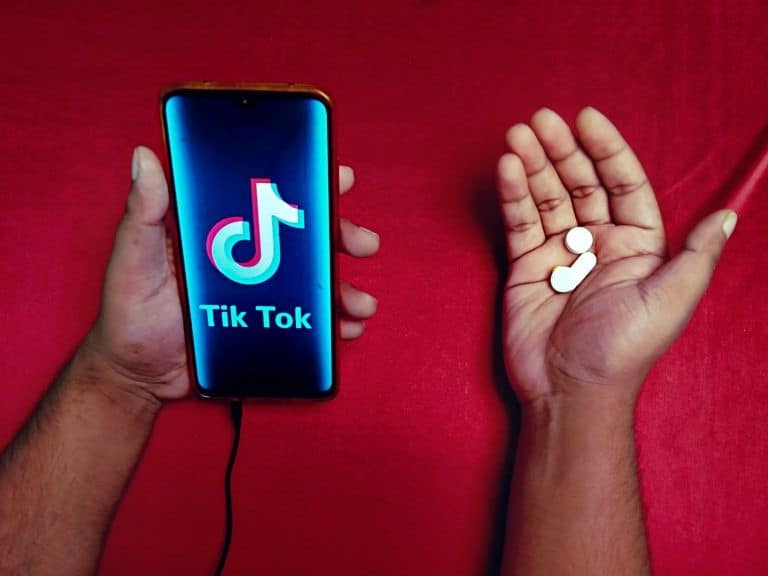 TikTok ranks 5th among global apps and 1st regarding non-Meta apps with 3.5 billion downloads. With over a billion active users monthly, it is considered a "new gold mine" for influencers or anyone looking to monetize available online resources.